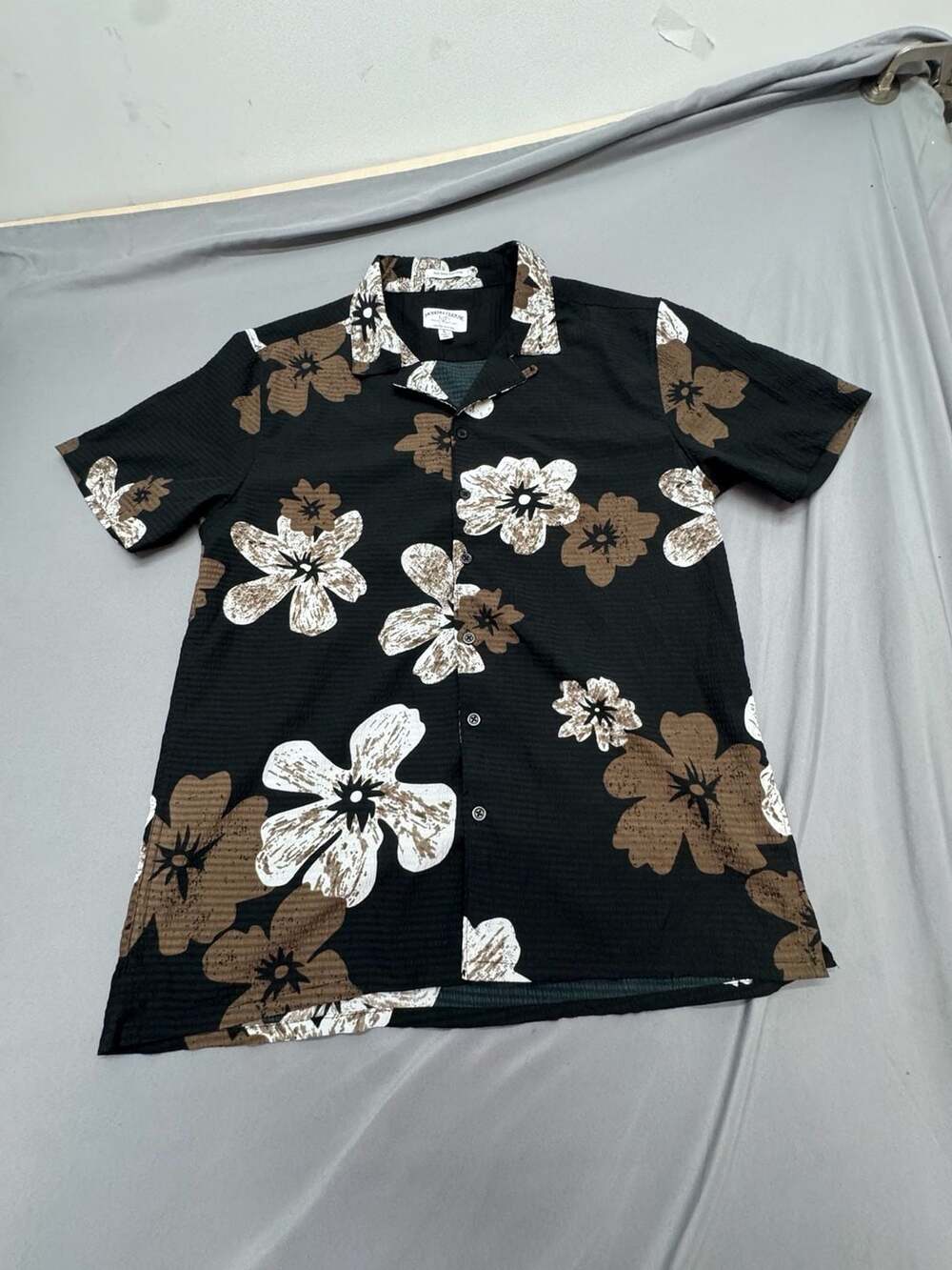 Modern Culture Short Sleeve Shirt Size L Black Floral Print Button Down